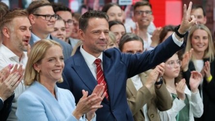 Πολωνία: Τα exit poll των προεδρικών εκλογών δείχνουν “θρίλερ” για τον νικητή – Μόλις 0,6 ποσοστιαίες μονάδες η διαφορά