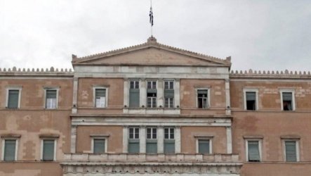Τέμπη: Κατατέθηκε από 32 βουλευτές η πρόταση προανακριτικής του Συλλόγου «Τέμπη 2023»