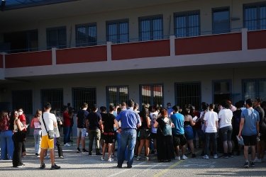Πανελλήνιες 2025: Τα θέματα και οι απαντήσεις σε Ιστορία, Φυσική, Οικονομία
