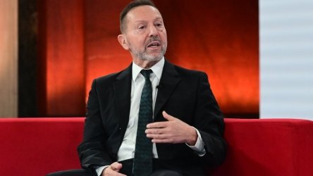 «Φρένο» Στουρνάρα στις μειώσεις επιτοκίων – «Τώρα το καλύτερο είναι να περιμένουμε»