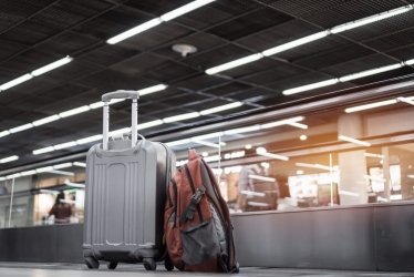 Χαράτσι στις χειραποσκευές των επιβατών – Τι αλλάζει στα ταξίδια με αεροπλάνα