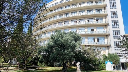 Πανικός στο ΚΑΤ: Μπήκαν μέσα στο νοσοκομείο με όπλα ρέπλικες