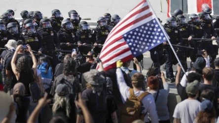 Καλιφόρνια: Ο Τραμπ υπέρ της σύλληψης του κυβερνήτη για τα επεισόδια στο Λος Άντζελες – “Θα ήταν υπέροχη”