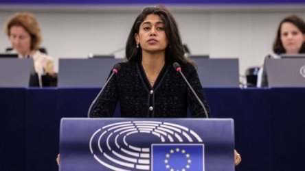 Ισραήλ: Η Γαλλίδα ευρωβουλευτής Ρίμα Χασάν και άλλοι 7 ακτιβιστές αρνούνται να υπογράψουν τα έγγραφα απέλασης – Οδηγούνται σε κέντρο κράτησης