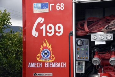 Φωτιά στη Σαλαμίνα – Σηκώθηκαν εναέρια μέσα