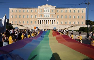 Athens Pride 2025: «Mετράμε 20 χρόνια» – Σήμερα η μεγάλη Πορεία Υπερηφάνειας στο Σύνταγμα