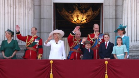 Μεγάλη Βρετανία: Ο βασιλιάς Κάρολος τίμησε τα θύματα της Air India στη στρατιωτική παρέλαση Trooping the Colour