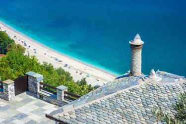 Πας και δεν μετακινείσαι: 5 παραθαλάσσια χωριά για τις απόλυτες διακοπές