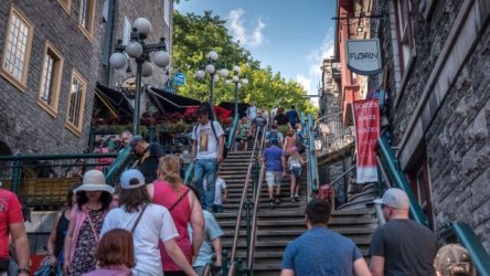 Διαδηλώσεις στη νότια Ευρώπη κατά του υπερτουρισμού: “Οι διακοπές σας, το βάσανό μου”