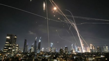 Φλέγεται η Μέση Ανατολή: Καταιγισμός επιθέσεων μεταξύ Ισραήλ-Ιράν και το πυρηνικό “φάντασμα” της αναμέτρησης – Οι κινήσεις στην γεωπολιτική “σκακιέρα”