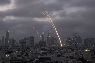 «Ανασύραμε νεκρούς ακόμη και από καταφύγια» – Συγκλονίζει Έλληνας εγκλωβισμένος στο Ισραήλ