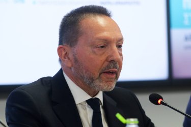 Στουρνάρας: Προτείνει φορολογικές αλλαγές υπέρ των μισθωτών