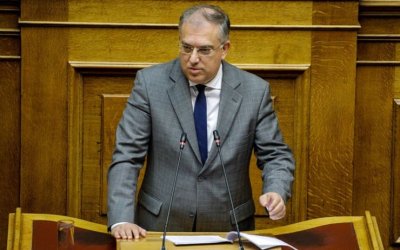 Κυβέρνηση: Ενημέρωση βουλευτών για το ν/σ των δημόσιων συμβάσεων