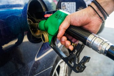 Νέες ανατιμήσεις το επόμενο 24ωρο σε βενζίνη και πετρέλαιο – Αύξηση και στο ρεύμα