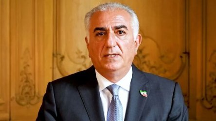 Ιράν: “Καταρρέει το καθεστώς, να ξεσηκωθεί ο κόσμος”, λέει ο διάδοχος του Σάχη