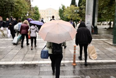 Διήμερη κακοκαιρία με πολλές μπόρες – Ανατροπή με τις βροχές στην Αθήνα