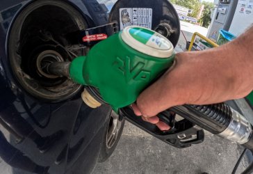 Αυξήσεις με μέτρο σε βενζίνη και πετρέλαιο στην Ελλάδα: Γιατί δεν εκτοξεύτηκαν οι τιμές με τον πόλεμο