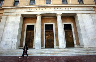 Η έκθεση της ΤτΕ θολώνει το success story – Η ακρίβεια και οι… φτωχοί τουρίστες