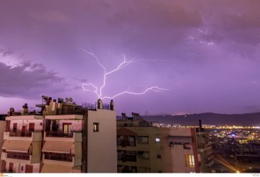 Κακοκαιρία εξπρές με καταιγίδες και κεραυνούς για 30 ώρες – Προειδοποίηση Τσατραφύλλια
