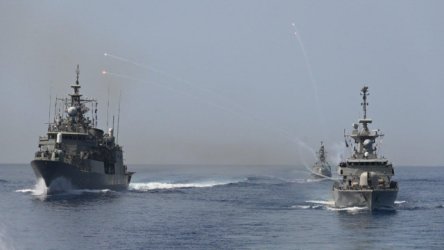 Αυξημένος ο βαθμός επιφυλακής για πλοία από ΗΠΑ και Ισραήλ ανακοίνωσε η επιχείρηση “Ασπίδες”