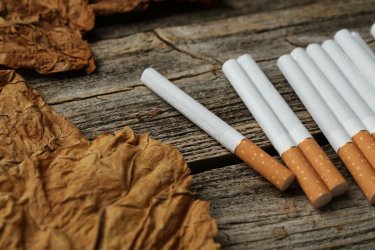 «Τρελές» αυξήσεις σε τσιγάρα, καπνό, πούρα και άτμισμα