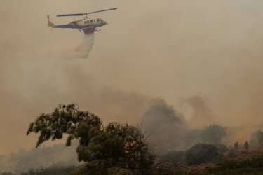 Φωτιά στη Χίο: Στα Αρμόλια στήθηκε η «γραμμή άμυνας» – Το μοτίβο της έναρξης δείχνει εμπρησμό