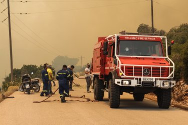 Φωτιά στη Χίο: Ήχησε ξανά το 112 – «Εκκενώστε από Βερβεράτο και Ζυφιά προς την πόλη»