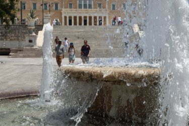 Τα μέτρα για τον καύσωνα – Τι ισχύει για μαγαζιά, υπηρεσίες