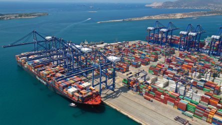 Έφοδοι στο Γ΄ Τελωνείο Πειραιά και σε άλλες 5 χώρες: Μεγάλη υπόθεση απάτης – Βρήκαν πάνω από 4 εκατ. μετρητά