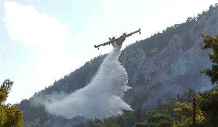 Φωτιά στην Αργολίδα – Καίει αγροτοδασική έκταση στις Λάκκες