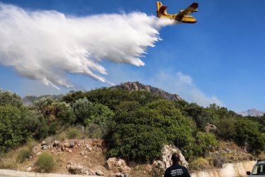 Νέα αναζωπύρωση στη Χίο: Καίει ξανά η φωτιά στον Προβατά
