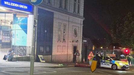 Λονδίνο: Αιματηρή επίθεση με μαχαίρι έξω από σταθμό του μετρό – Τρεις τραυματίες στο νοσοκομείο
