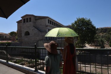 Έκτακτα μέτρα για τον καύσωνα: Τι ισχύει για τηλεργασία, delivery – Οι ώρες με παύση εργασιών