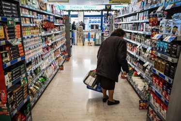 Τέλος το πλαφόν κέρδους σε σούπερ μάρκετ και καύσιμα: Φόβοι για «καταιγίδα» ανατιμήσεων από 1η Ιουλίου