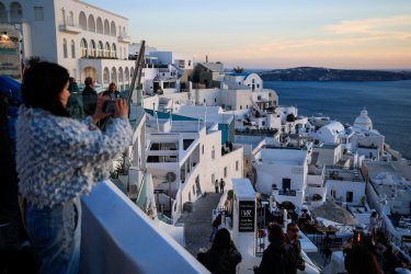 Ξεκινά το νέο καλοκαιρινό χαράτσι των 20 ευρώ – Ποιοι πληρώνουν
