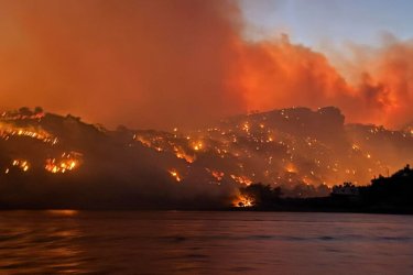 Κόλαση φωτιάς στο Λασίθι: Εκκενώθηκαν πέντε οικισμοί – Αγωνία για σπίτια, ξενοδοχεία και επιχειρήσεις