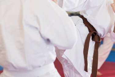Αργυρούπολη: Χειροπέδες σε δάσκαλο πολεμικών τεχνών – Κατηγορείται για ασέλγεια σε 17 Χρόνη μαθήτρια του
