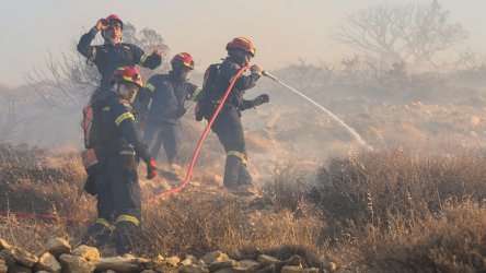 Φωτιά στην Ιεράπετρα: Μάχη για τρίτο 24ωρο κόντρα σε «καντηλάκια» και αναζωπυρώσεις