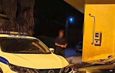 Άγρια καταδίωξη στα Φιλιατρά – Διαρρήκτες εμβόλισαν περιπολικό, τραυματίες δύο αστυνομικοί