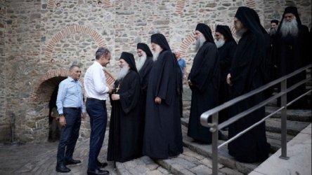 Στην Ιερά Μονή Σίμωνος Πέτρας ο πρωθυπουργός
