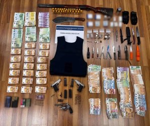 Πειραιάς: Βίντεο από την άγρια συμπλοκή έξω από νυχτερινό κέντρο – 12 συλλήψεις