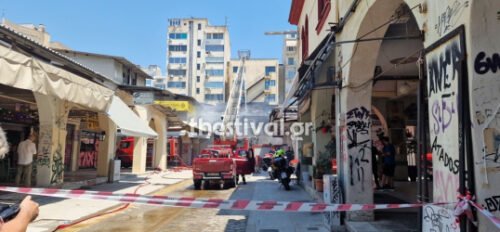 Φωτιά σε εστιατόριο στο Καπάνι της Θεσσαλονίκης: Τρεις πυροσβέστες με αναπνευστικά