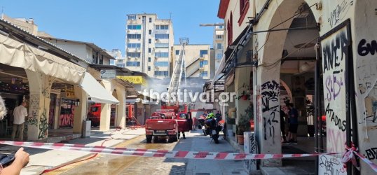 Φωτιά σε εστιατόριο στο Καπάνι της Θεσσαλονίκης: Τρεις πυροσβέστες με αναπνευστικά