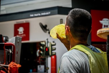 Καύσωνας: Έκτακτα μέτρα για τους εργαζόμενους τη Δευτέρα
