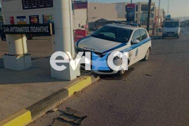 Χαλκίδα: Περιπολικό «καρφώθηκε» σε βενζινάδικο – Πώς έγινε το τροχαίο