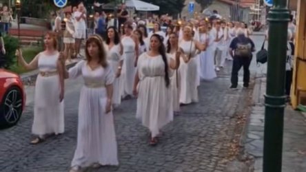 Προμήθεια 2025: Στον Όλυμπο για 30η χρονιά οι δωδεκαθεϊστές – Βίντεο από την παρέλαση