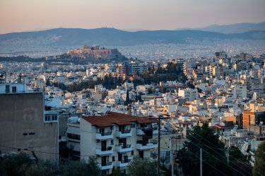 Πώς οι τιμές στα ακίνητα ισοπέδωσαν τα φορολογικά έσοδα – Αποκαλυπτικά στοιχεία