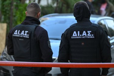 Θρίλερ στο Αιγάλεω: Απείλησαν με όπλο τον δήμαρχο