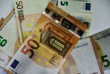 Επίδομα 100 ευρώ για χιλιάδες με μία αίτηση: Χωρίς κριτήρια