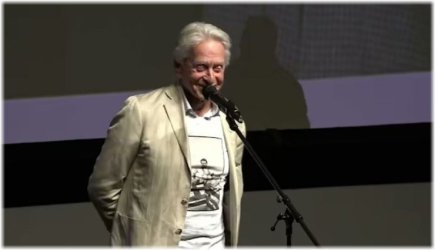 «Μάικλ Ντάγκλας: “Η Αμερική στο χείλος του αυταρχισμού – Η πολιτική ως κερδοφόρο επάγγελμα” (+video)»